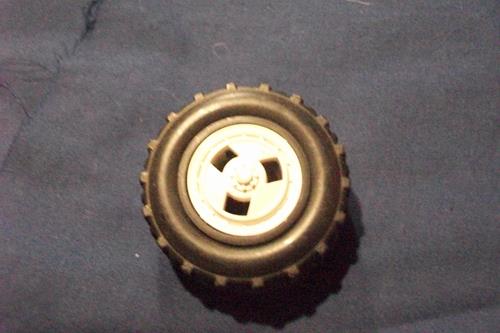 (image for) 1985 snowcat wheel with hubcap