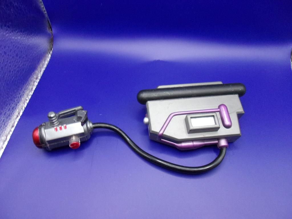 (image for) 2005 toybiz magneto xmen classics 6 in figure backpack weapon