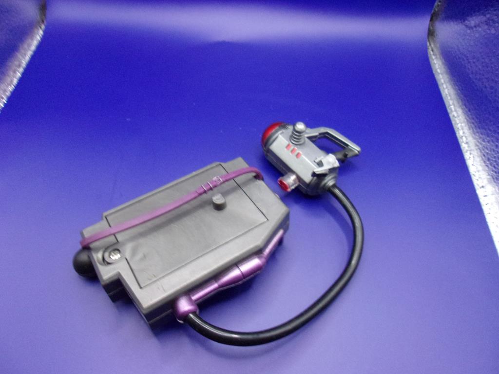 (image for) 2005 toybiz magneto xmen classics 6 in figure backpack weapon