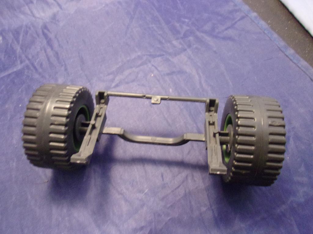 (image for) 1985 awe striker rear axle with wheels