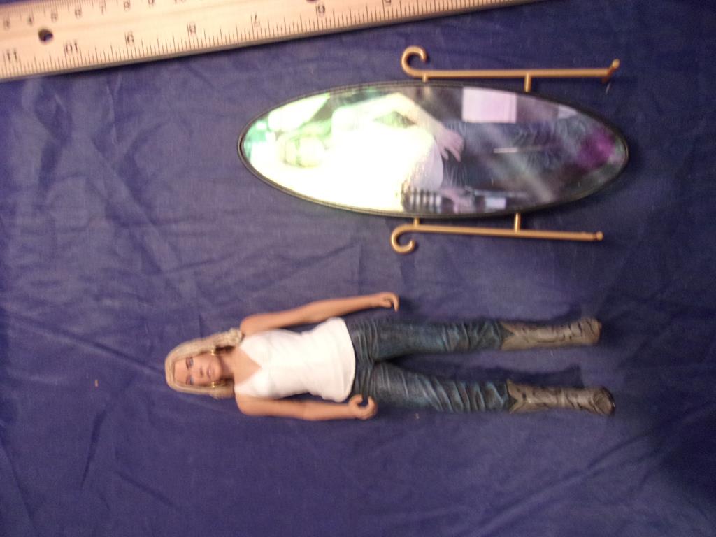 (image for) 2008 mezco heroes niki sanders incomplete