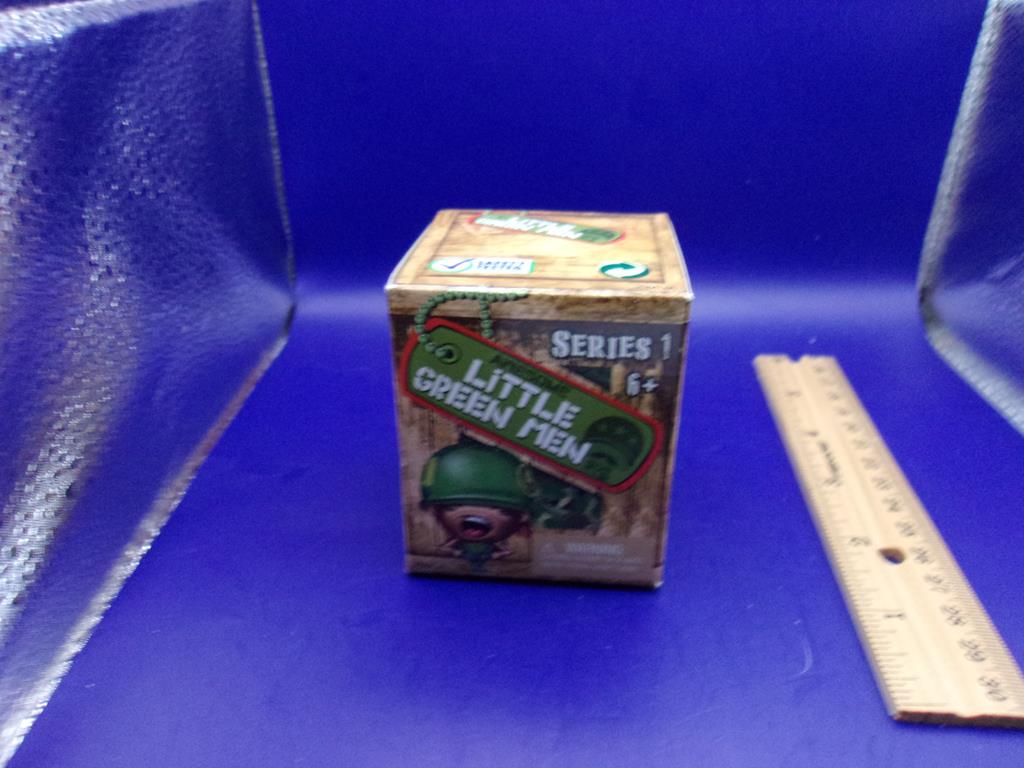 (image for) 2017 little green man random box series 1 new
