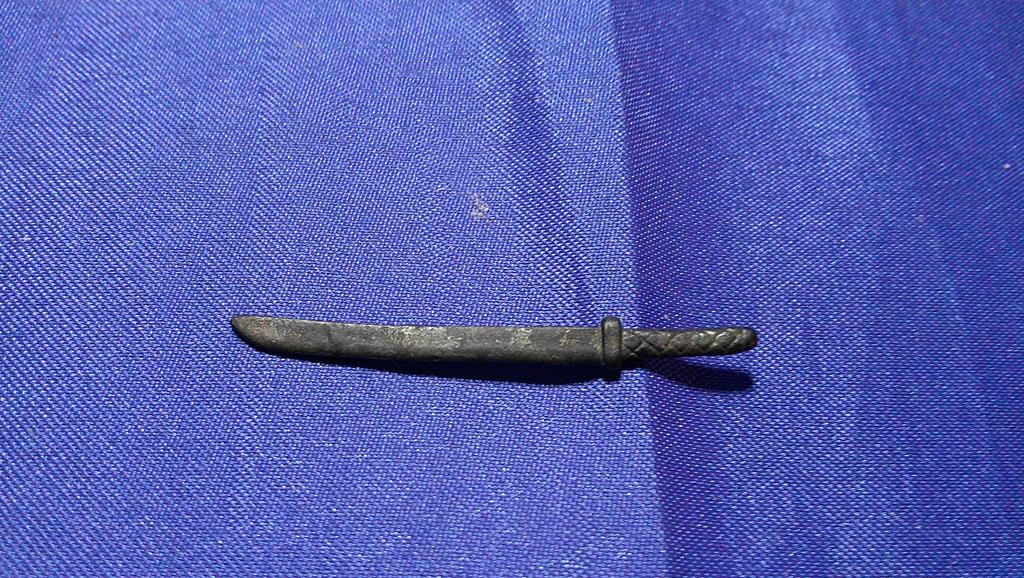 (image for) 2004 scarlett v6 sword